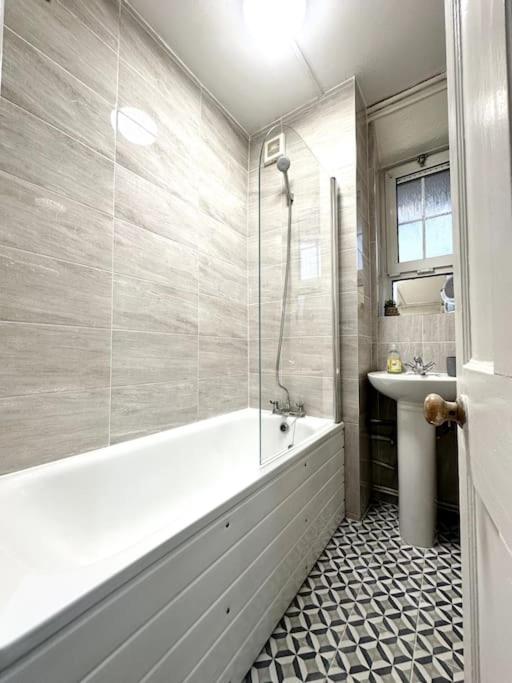 Quirky 3 Bedroom Flat In Shoreditch Londyn Zewnętrze zdjęcie
